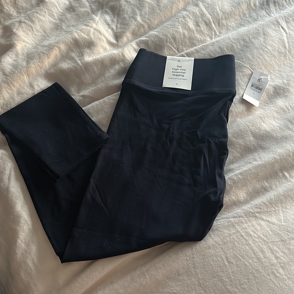 Lou & Grey High-rise Essential Legging in Forever Navy